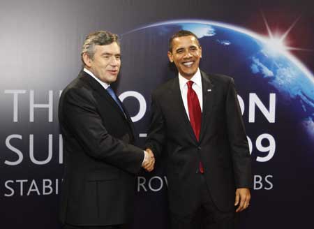 United States President Barack Obama (R) arrives at ExCel center and is greeted by British Prime Minister Gordon Brown for the summit of the Group of 20 Countries (G20) in London April 2, 2009. 