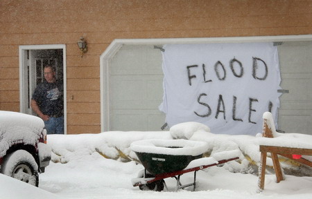 Snowstorm slows Fargo's recovery from flood