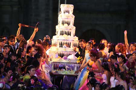 Over 300 15-year-old girls celebrate their birthdays together on the Constitution Square of Mexico City, capital of Mexico, April 4, 2009. During this special birthday party, these teenager girls danced and ate a huge birthday cake together. (Xinhua/Arturo)