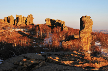 The picture taken on April 5, 2009 shows a view of the stone forest in the Asihatu World Geological Park near Chifeng city in north China's Inner Mongolia Autonomous Region. Tourists could see granite stone forests and explore great rock formation in the national park, which is some 500km to the northeast of Beijing. [Xinhua] 