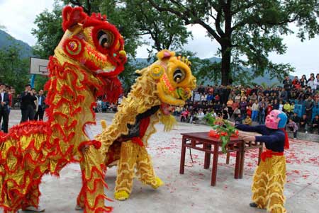 Local people of the Miao ethnic group present lion dance performances before they stage a ceremony to worship their ancestors at a village near Zhaoping county in southwest China's Guangxi Zhuang Autonomous Region, April 5, 2009 during the three-day holiday of the Qingming festival, or the traditional Tomb-sweeping Day. 