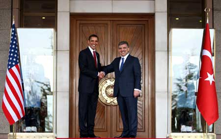 Visiting U.S. President Barack Obama (L) shakes hands with his Turkish counterpart Abdullah Gul at Ankara's presidential palace in Ankara of Turkey, April 6, 2009. Gul held a welcoming ceremony for Obama before they started the close-door meeting. 