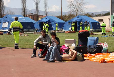 Rescuers erect camps for pepole left homeless by the quake in L'aquila, Italy, April 6, 2009. The strong earthquake that hit central Italy on Monday has killed more than 100 people, injured some 1,500 and left around 70,000 homeless, officials said. (Xinhua/Wang Xingqiao)