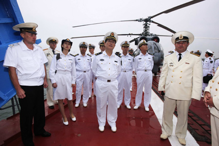 Officers of South China Sea Fleet of the Navy of the Chinese People's Liberation Army visit Russia's Admiral Vinogradov submarine chaser at the port of Zhanjiang, south China's Guangdong Province, April 6, 2009. 