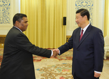 Chinese Vice President Xi Jinping (R) meets with visiting Nepali Foreign Minister Upendra Yadav in Beijing, capital of China, on April 7, 2009. (Xinhua/Li Xueren)