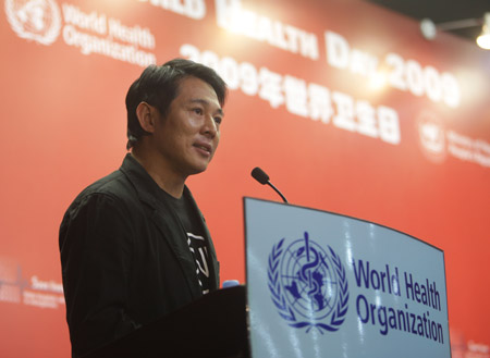 Li Lianjie (Jet Li), the well-known Hollywood Kung Fu star and WHO goodwill ambassador, speaks at a startup ceremony of the World Health Day sponsored by the WHO in Beijing April 7, 2009. The World Health Organization (WHO) launched a global campaign to improve hospital safety in emergencies here Tuesday on the World Health Day.(Xinhua/Xing Guangli)