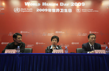 WHO Director-General Dr Margaret Chan (C) delivers a speech at a ceremony sponsored by the WHO in Beijing April 7, 2009. The World Health Organization (WHO) launched a global campaign to improve hospital safety in emergencies here Tuesday on the World Health Day. (Xinhua/Xing Guangli) 