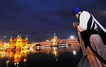 A Sikh prays at the Golden Temple in Amritsar, India, April 6, 2009. The temple is the holiest shrine for Sikhs. (Xinhua/Wang Ye)