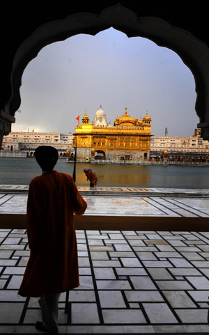 A Sikh stands guard at the Golden Temple in Amritsar, India, April 7, 2009. The temple is the holiest shrine for Sikhs. (Xinhua/Wang Ye)