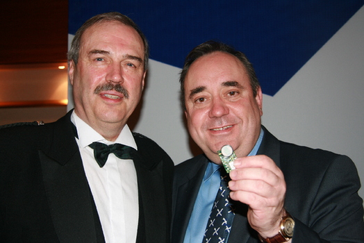 Gas Sensing Solutions Managing Director Alan Henderson seized the opportunity to have the First Minister showcase his company’s new Carbon Dioxide sensor.