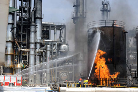 Firefighters hose down the fire at No.1 and No.2 light oil tanks of coal-to-liquids (CTL) projects base of Yitai Group in northwest China's Inner Mongolia Autonomous Region, April 8, 2009. The fire was put out at about 4:10 pm of the day without casualties and crucial production equipments loss. (Xinhua/Zhang Ling) 