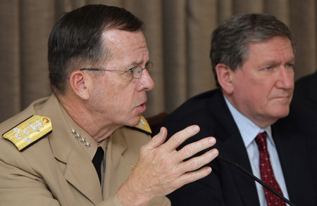 Chairman of the U.S. Joint Chiefs of Staff Admiral Mike Mullen (L) speaks as Richard Holbrooke, special U.S. envoy to Afghanistan and Pakistan, watches during a news conference in New Delhi April 8, 2009. Holbrooke will meet Indian officials on Wednesday amid concern in New Delhi that Washington's new regional strategy for Afghanistan is pandering to its old foe Pakistan. (Xinhua/Reuters Photo)