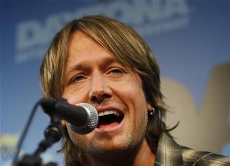 Country star Keith Urban tops US pop chart