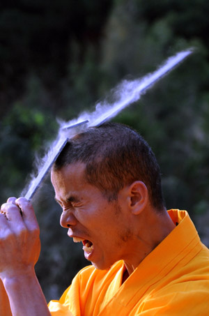 A monk performs Shaolin Kungfu (the renowned Chinese martial arts) during the recording of an educational TV series featuring martial arts in Quanzhou, southeast China's Fujian Province, April 9, 2009. [Jiang Kehong/Xinhua]