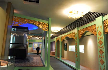 Photo taken on April 8, 2009 shows the interior decoration of the newly-built exhibition hall to display China's oldest handwritten copy of the Koran in Salar Autonomous County of Xunhua, northwest China's Qinghai Province. A handwritten copy of the Koran, the oldest of its kind known in China, is to open to public soon at the exhibition hall besides the Jiezi mosque. The Koran copy originally preserved in the Jiezi mosque was believed to be written between the eighth and the 13th century, according to experts of the State Administration of Cultural Heritage. (Xinhua/Hou Deqiang) 