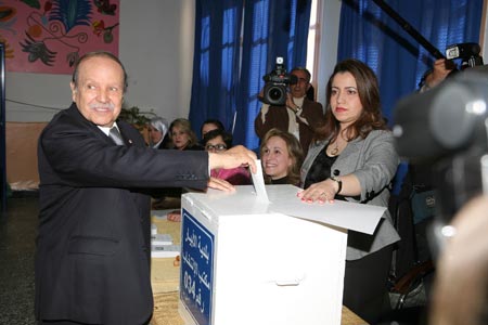 Algerian President Abdelaziz Bouteflika (1st L) casts his vote in Sheikh Bashir El Ibrahima school in Algiers, capital of Algeria, April 9, 2009 during the presidential election. A total of 20 million eligible voters are to cast their ballots in 47,000 polling stations which opened at 8:00 a.m. local time ( 0700 GMT) and would last till 7:00 p.m. (1800 GMT). (Xinhua/Yin Ke)