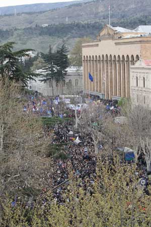 Thousands of Georgians hold a rally against Georgian President Mikheil Saakashvili, calling on his resignation, in front of Parliament Building in Tbilisi, capital of Georgia, April 9, 2009. (Xinhua/Lu Jinbo)