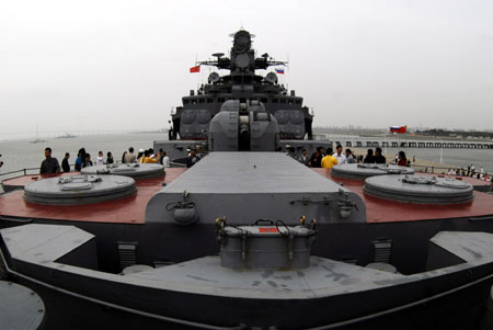 Zhanjiang citizens look around on the visiting Admiral Vinogradov submarine chaser of Russian navy in Zhanjiang, south China's Guangdong Province, April 9, 2009. 