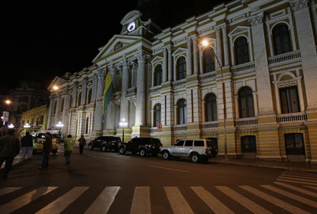 A view of Bolivia's congress building in La Paz, April 11, 2009. Morales entered the third day of a hunger strike in protest at opposition lawmakers' efforts to block the election reform law, which is seen helping him in a December general election by assigning more seats to poor, rural areas where he is popular.[Xinhua/Reuters]