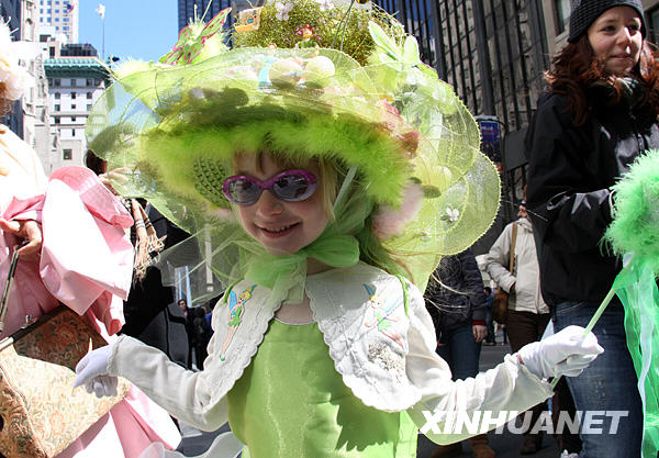 A girl takes part in the Annual Easter Parade in New York April 12, 2009. Hundreds walked along the 5th Avenue wearing their best Easter outfits and hats here on Sunday. [Liu Xin/Xinhua] 