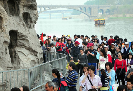 Tourists visit the Longmeng Grottoes in Luoyang City, central China's Henan Province. 