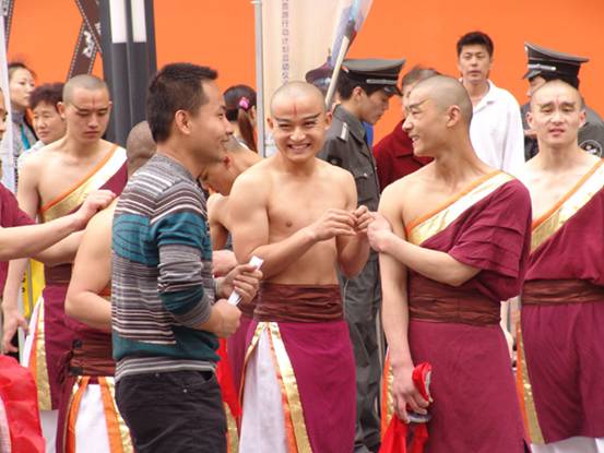 Kung Fu stars from the Red Theater wait to perform at the launch ceremony of the national tourism action plan in Wangfujing Street, Beijing, April 11, 2009. [Wang Zhiyong/China.org.cn] 