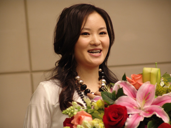 Lei Jia, a leading Chinese soprano, talks about her role in the music opera Snow-white Doves at a press conference on April 13 in Beijing.