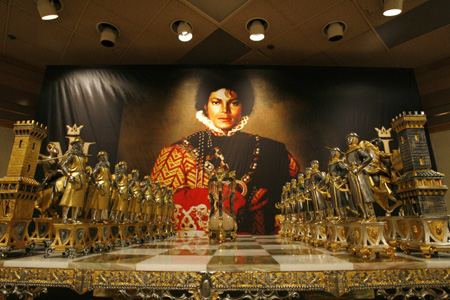 Michael Jackson's marble and parcel-gilt chess set is displayed in Beverly Hills, California April 13, 2009. Items from the life and career of the pop star will be auctioned from April 22-25. [Xinhua/Reuters]