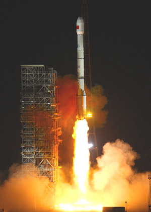 China's Compass-G2 navigation satellite is launched on a Long March-3C carrier rocket at the Xichang Satellite Launch Center in southwest China's Sichuan Province, April 15, 2009. [Xinhua] 