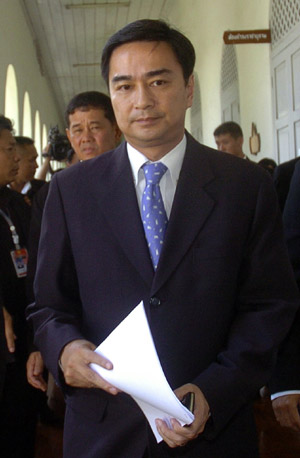 Thailand's Prime Minister Abhisit Vejjajiva walks in the interior ministry after a news conference in Bangkok April 12, 2009.