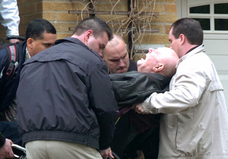 John Demjanjuk is removed by immigration agents to an awaiting van from his Seven Hills, Ohio home April 14, 2009. U.S. agents took accused Nazi death camp guard John Demjanjuk from his Ohio home on Tuesday to deport him to Germany where he faces charges in the deaths of 29,000 Jews.[Xinhua/Reuters]