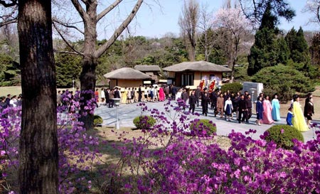 In this photo provided by Korean Central News Agency (KCNA), people visit the former residence of Kim Il-sung, the late DPRK leader, at Mangyongdae in Pyongyang, capital of the Democratic People's Republic of Korea (DPRK), April 15, 2009. DPRK commemorated the 97th birthday of Kim Il-sung on Wednesday.[Xinhua/KCNA]