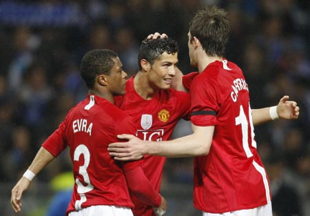 Manchester United's Cristiano Ronaldo (C) celebrates with teammates Patrice Evra (L) and Michael Carrick their Champions League quarter-final, second leg soccer match against Porto at Dragon stadium in Porto, April 15 2009.