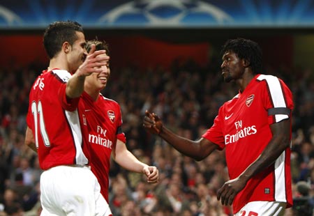 Arsenal's Emmanuel Adebayor (R) celebrates with team mates Robin Van Perise (L) and Samir Nasri after scoring against Villarreal during their Champions League quarter-final, second leg soccer match at the Emirates stadium in London April 15, 2009.