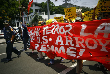 Protesters holding placards against the Philippines-US Visiting Forces Agreement (VFA) march to the U.S. Embassy in Manila, the Philippines, on April 16, 2009. Protesters called for the abolition of the VFA, which allows the presence of US troops in the country to conduct military exercises with Filipino counterparts in various Philippine provinces. [Luis Liwanag/Xinhua]