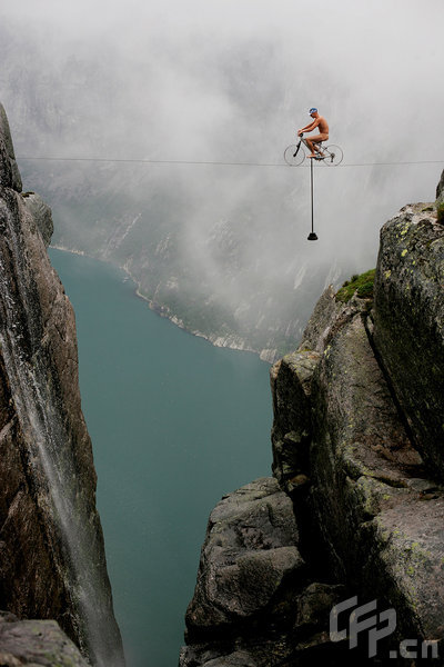 Eskil Ronningsbakken balancing 1000 meters over Lysefjorden fjord in Stavanger. Rough winds and extreme weather conditions added to the extreme nature of the stunt and the hole thing almost went wrong when winds from below almost tipped him over.[Barcroftmedia/CFP]