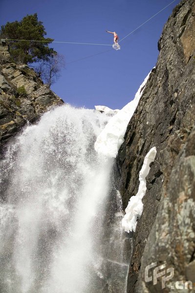  Eskil Ronningsbakken balancing on a ice cube over a huge waterfall. [Barcroftmedia/CFP]