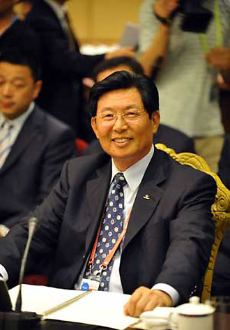 Wei Jiafu, President and Chief Executive Officer of China Ocean Shipping (Group) Company, attends the Boao Forum for Asia (BFA) Board of Directors Meeting, in Boao, a scenic town in south China's Hainan province, April 16, 2009. [Xinhua]