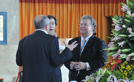 Photo taken on April 16, 2009 shows delegates to the Boao Forum for Asia 2009 at a conference venue. More than 1,600 delegates are expected to discuss the impact of the international financial crisis on Asia and how the region can weather these challenges as effectively as possible. [Xinhua]