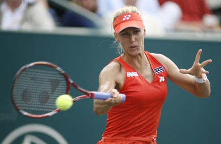 Elena Dementieva of Russia returns a volley during her women's tennis match against Varvara Lepchenko of the U.S. at the Family Cup Circle Tennis Tournament in Charleston, South Carolina April 16, 2009. (Xinhua/Reuters)