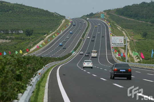 China's first expressway seeks funds for expansion