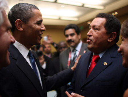 April 17, 2009 (Xinhua) -- US President Barack Obama (2nd L) talks with Venezuelan President Hugo Chavez prior to the opening ceremony of the Fifth Summit of Americas in Port of Spain, Trinidad and Tobago, April 17, 2009.(Xinhua/Bolivarian News Agency)