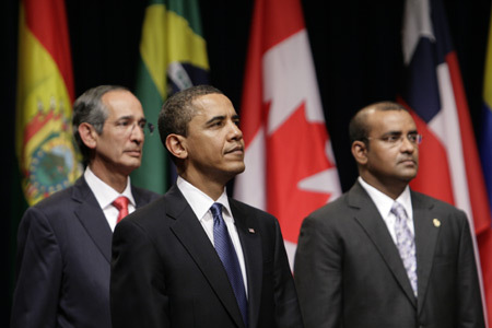 US President Barack Obama (C) attends the opening cermony of the Fifth Summit of the Americas in Port of Spain, Trinidad and Tobago, April 17, 2009.