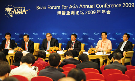 Delegates attend the session with the theme of 'Another Winter for Internet? Driving Growth Through Innovation', during the Boao Forum for Asia (BFA) Annual Conference 2009 in Boao, south China's Hainan Province, April 18, 2009.