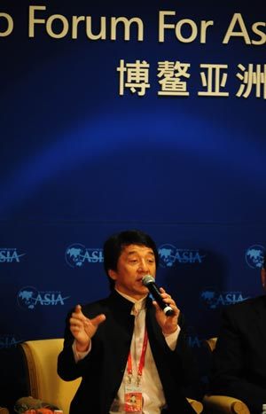 Jackie Chan, Vice Chairman of China Film Association attends the session with the theme of 'Imagine-Asia: Tapping into Asia's Creative-Industry Potential', during the Boao Forum for Asia (BFA) Annual Conference 2009 in Boao, south China's Hainan Province, April 18, 2009. [Xinhua photo]