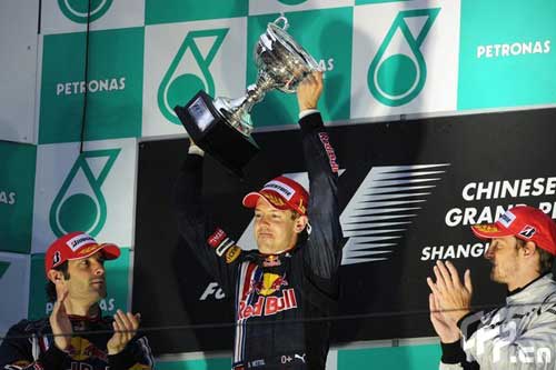 Red Bull driver Sebastian Vettel (C) of Germany, Australian Mark Webber (L) and Brawn GP's Jenson Button celebtate at the victory ceremony of the Chinese F1 Grand Prix in Shanghai, east China, April 19, 2009. [CFP]