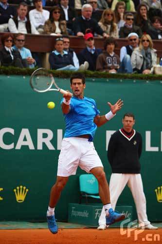 Novak Djokovic of Serbia in action during the final match against Rafael Nadal of Spain on day seven of the ATP Masters Series at the Monte Carlo Country Club on April 19, 2009 in Monte Carlo,Monaco. [CFP]