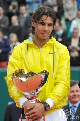 Rafael Nadal of Spain poses with his trophy after dating Novak Djokovic of Serbia in the final match of the Monte Carlo Tennis Masters tournament in Monaco, Sunday, April 19, 2009. [CFP]