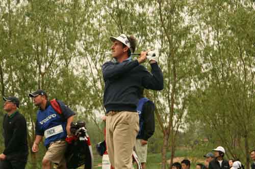 Gonzalo Fernandez-Castano on 12 -Gonzalo led after 13, but lost out by one stroke to Strange. [China.org.cn]