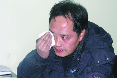 Talking about his son in an interview, Feng Xiang was choked with sobs. [dzwww.com]